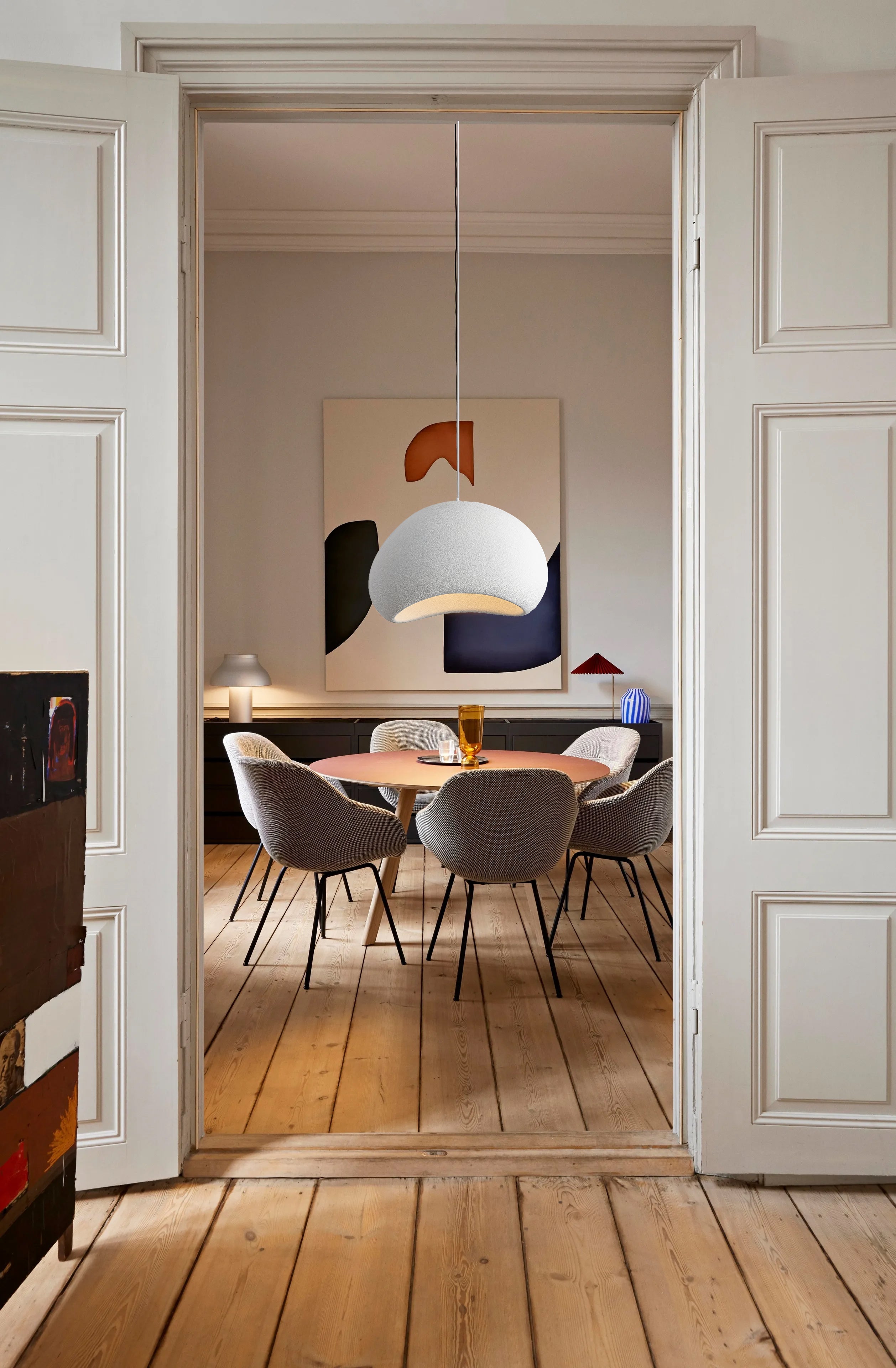 قلادة شلال بيضاء قطرها 65 سم