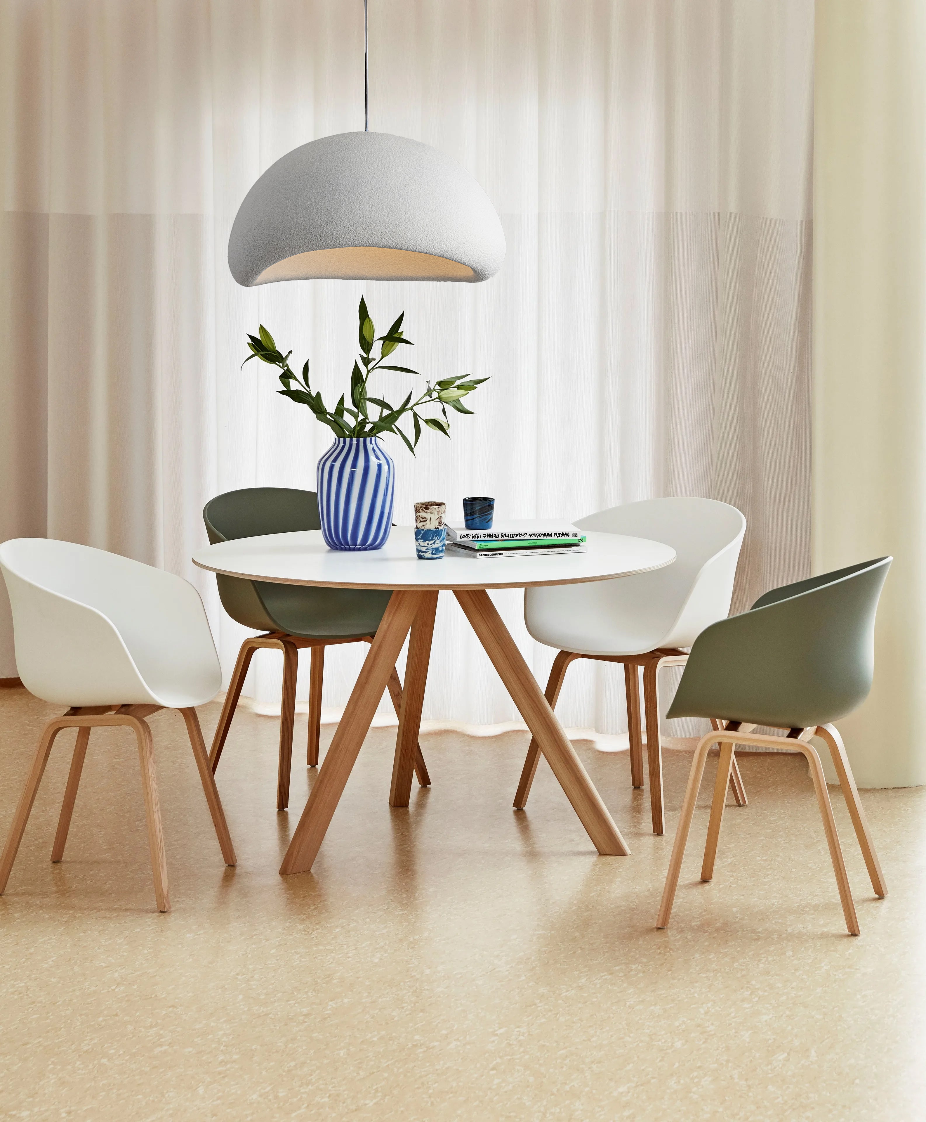 قلادة شلال بيضاء قطرها 80 سم